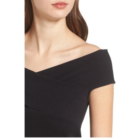 Lush Crisscross Off-the-Shoulder Top - Picture 3 of 6